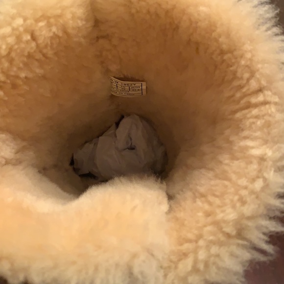 Tan Ugg’s. Size 5. Good Used Condition.